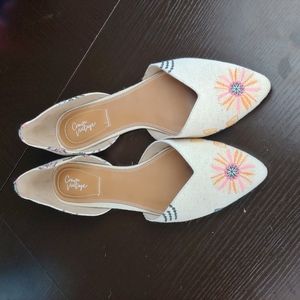 Crown Vintage Cream Embroidered Kourtnee Flat